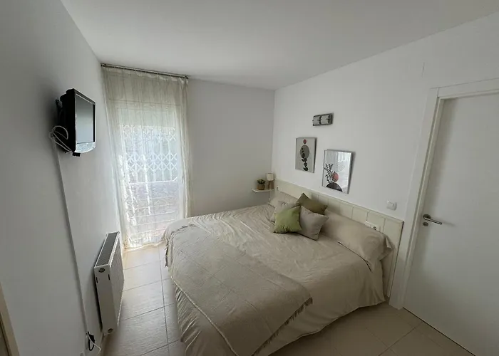 Preciosa Casa Con Piscina De Agua Salada Y Aire Acondicionado * Llança